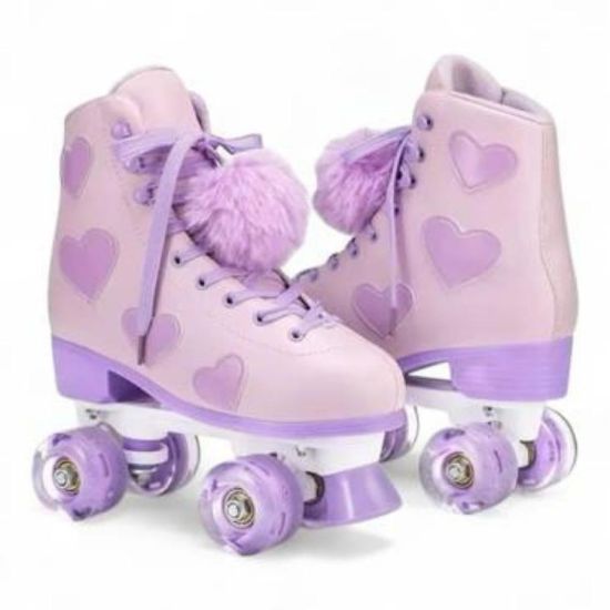 صورة سكيت رول كلاسيك بالدانتيل وكرات الفرو